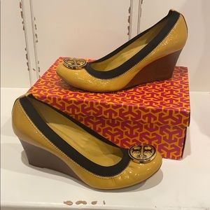 Tory Burch Caroline Wedge Size 9